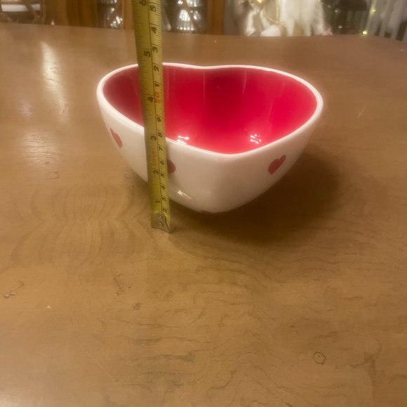 Set of 3 Terramoto Ceramic Valentine's Heart Shaped Bowls. - Picture 6 of 9
